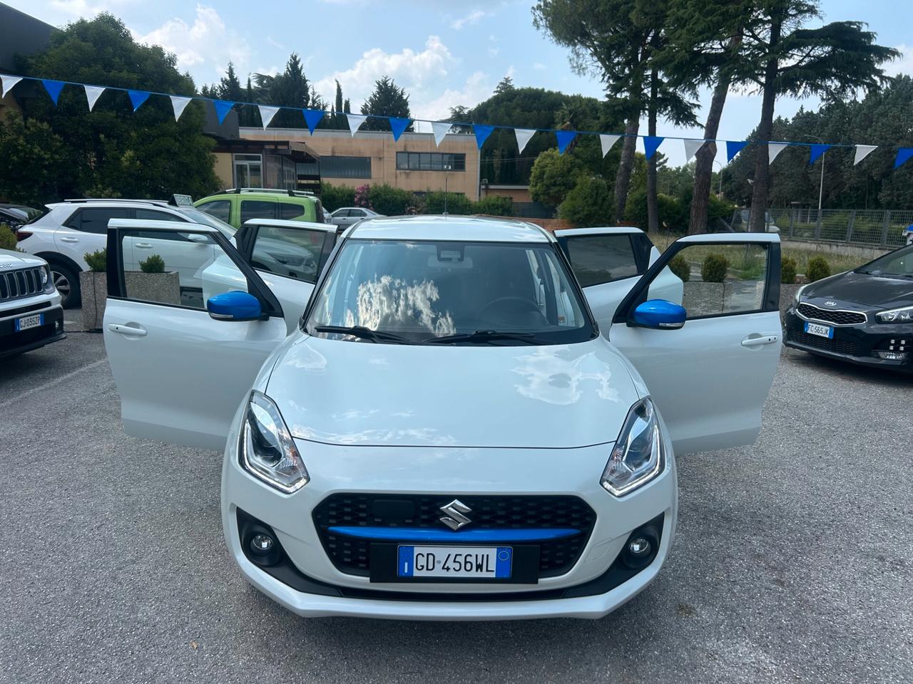 " UNA CHICCA " Suzuki Swift 1.2 Hybrid 4x4 AllGrip Top