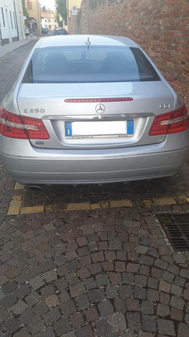 MERCEDES-BENZ E 250 CDI Coupé BlueEFFICIENCY Avantgarde
