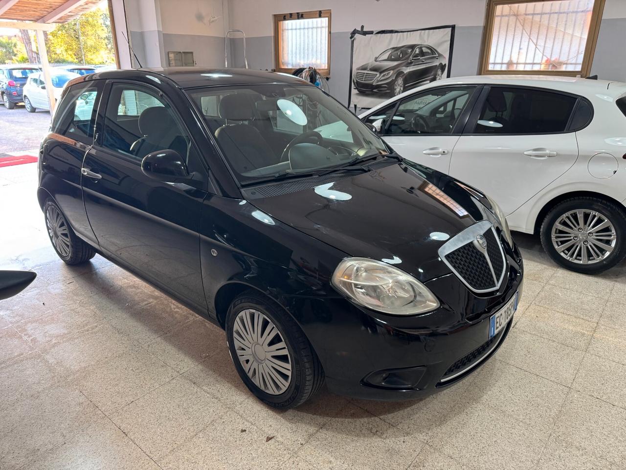 Lancia Ypsilon 1.2 cc. GPL Platino 77 cv. OK NEOPATENTATI