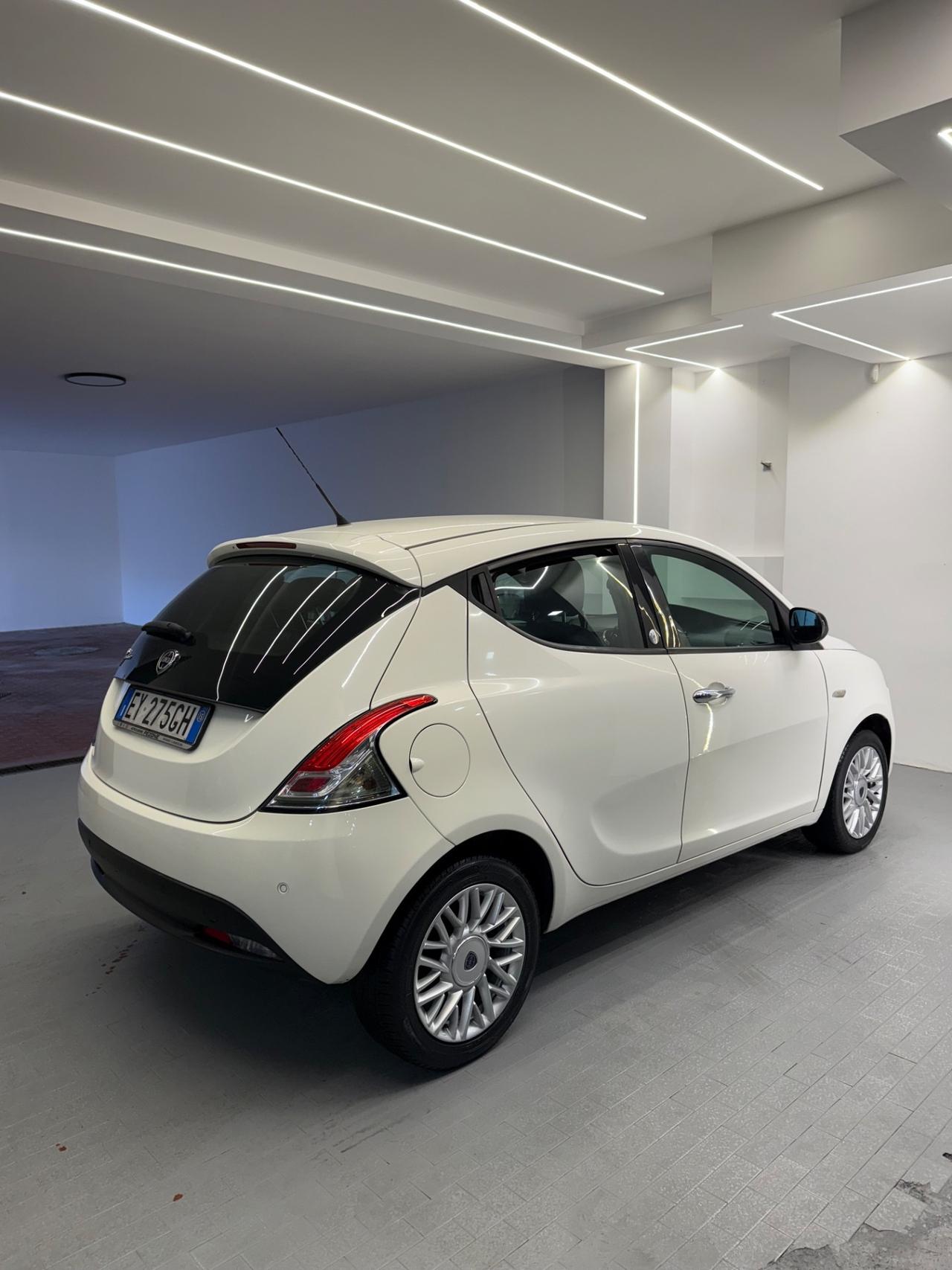 Lancia Ypsilon 1.2 69 CV 5 porte GPL Ecochic Platinum
