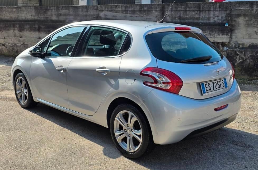 Peugeot 208 1.2 VTi 82 CV 3 porte Allure