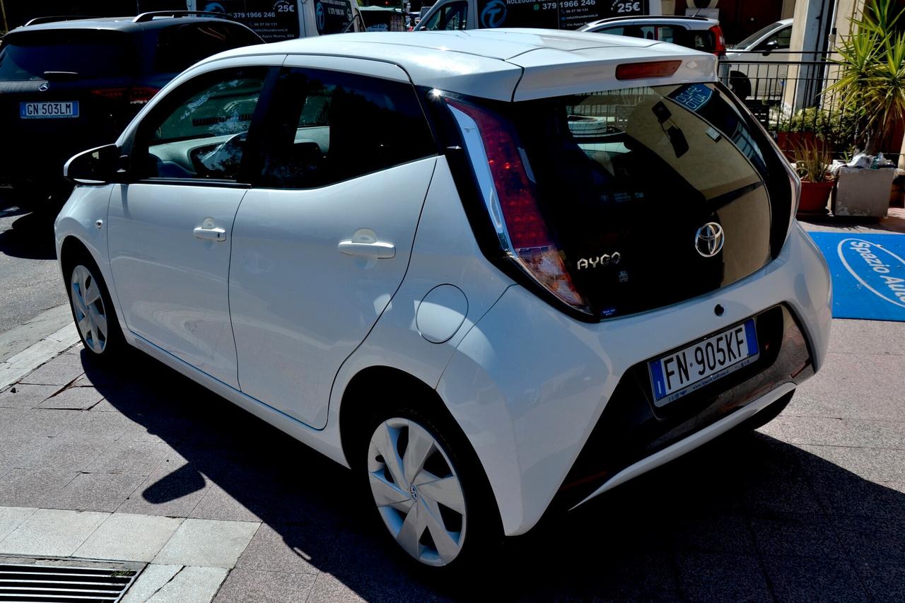 Toyota Aygo 1.0 69CV X-PLAY AUTOMATICA **PREZZO REALE**