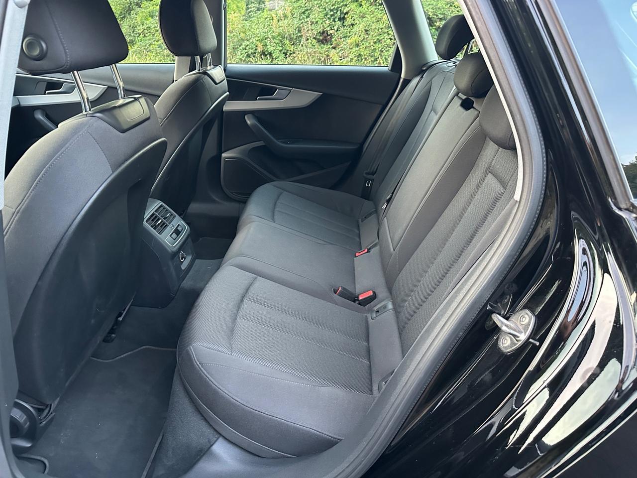 Audi A4 Avant 40 TDI quattro S tronic Business Advanced