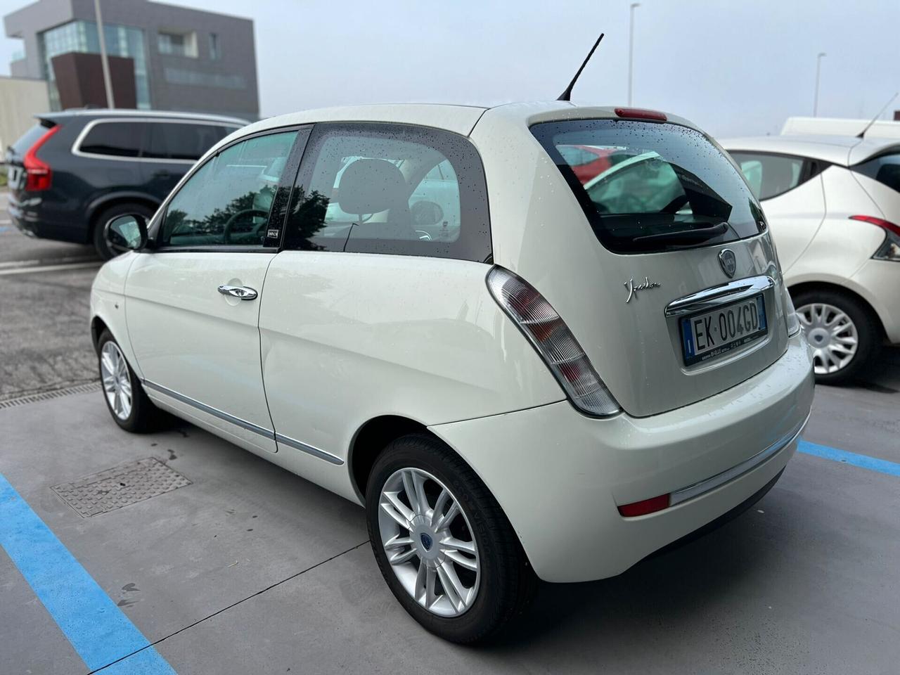 Lancia Ypsilon 1.3 MJT 75 CV Unyca