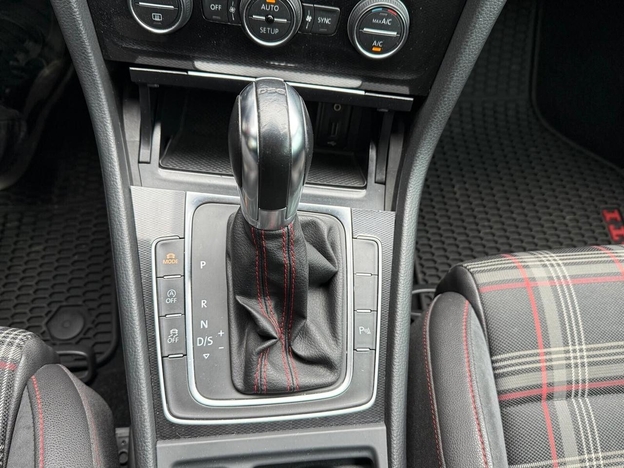 Volkswagen Golf GTI Golf GTI 2.0 TSI DSG 5p. BlueMotion Technology
