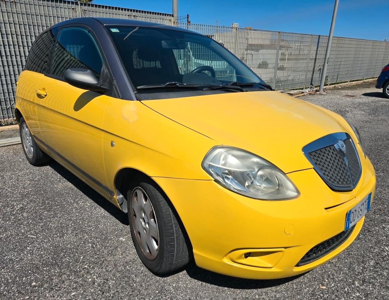 Lancia Ypsilon 1.3 MJT 105 CV Sport MomoDesign