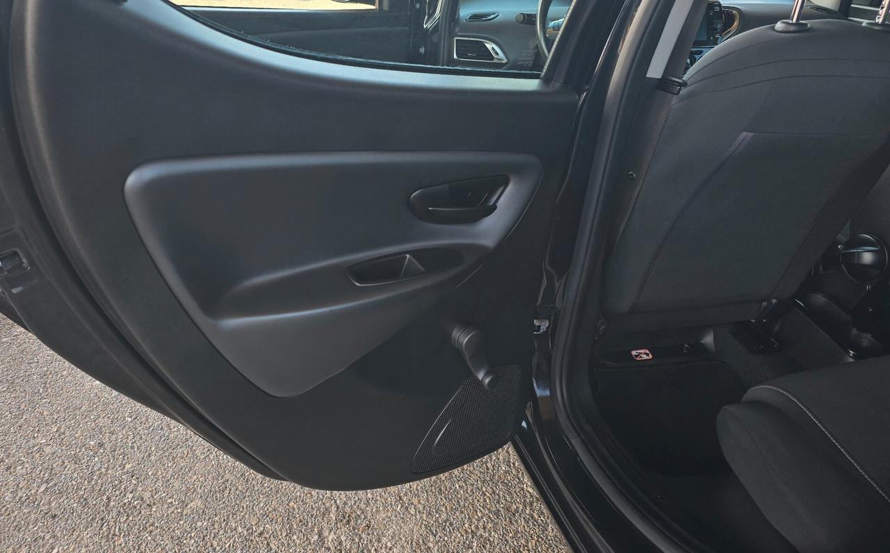 Lancia Ypsilon 1.0 FireFly 5 porte S&S Hybrid Alberta Ferretti