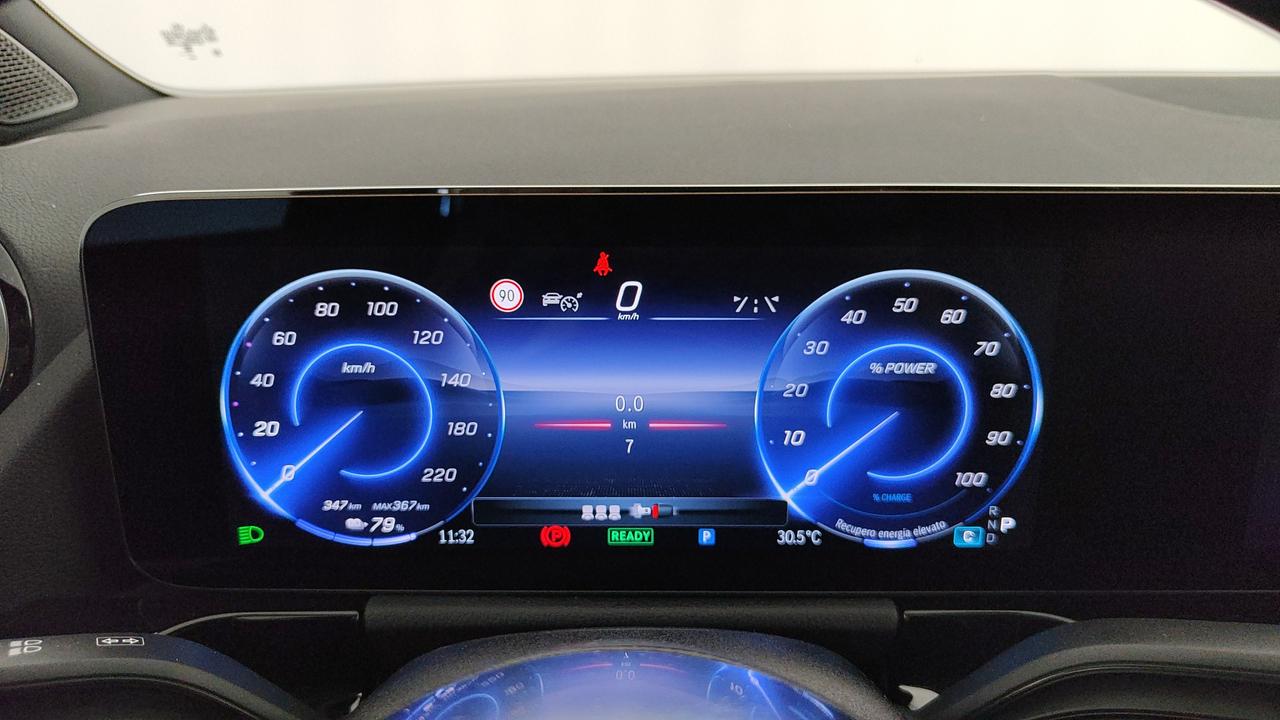 Mercedes-Benz EQA 300 4MATIC