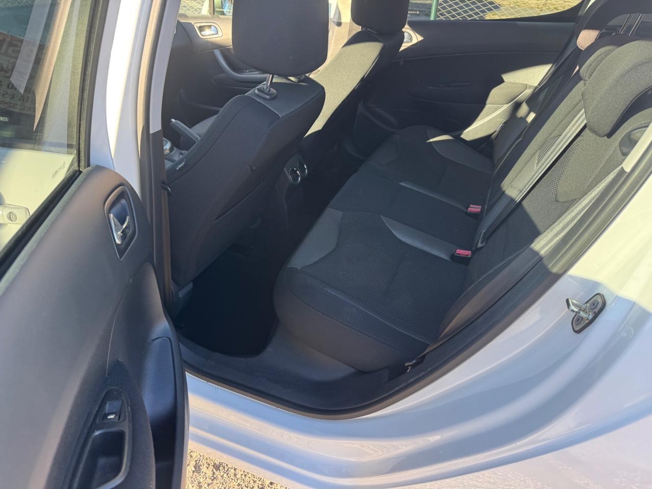 Peugeot 308 1.6 HDi 110CV Ciel Féline NEOPATENTATI