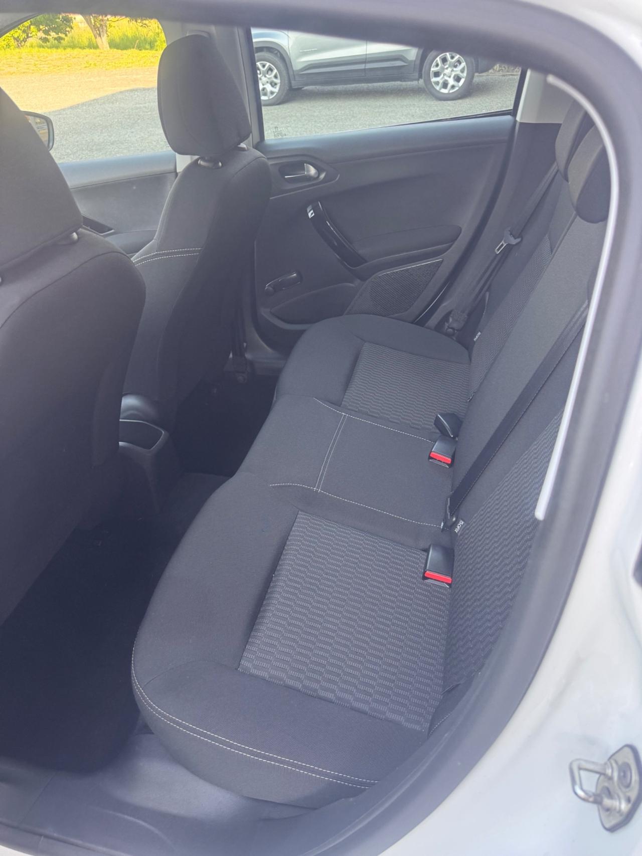 Peugeot 208 1.2 82 cv Active