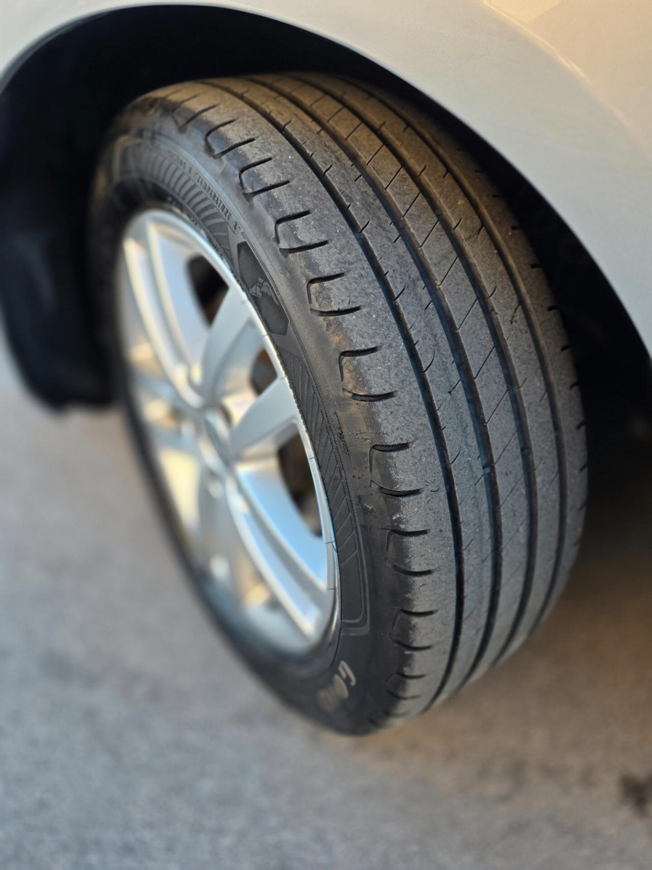 Volkswagen Golf 1.6 TDI DPF DSG 5p. Highline