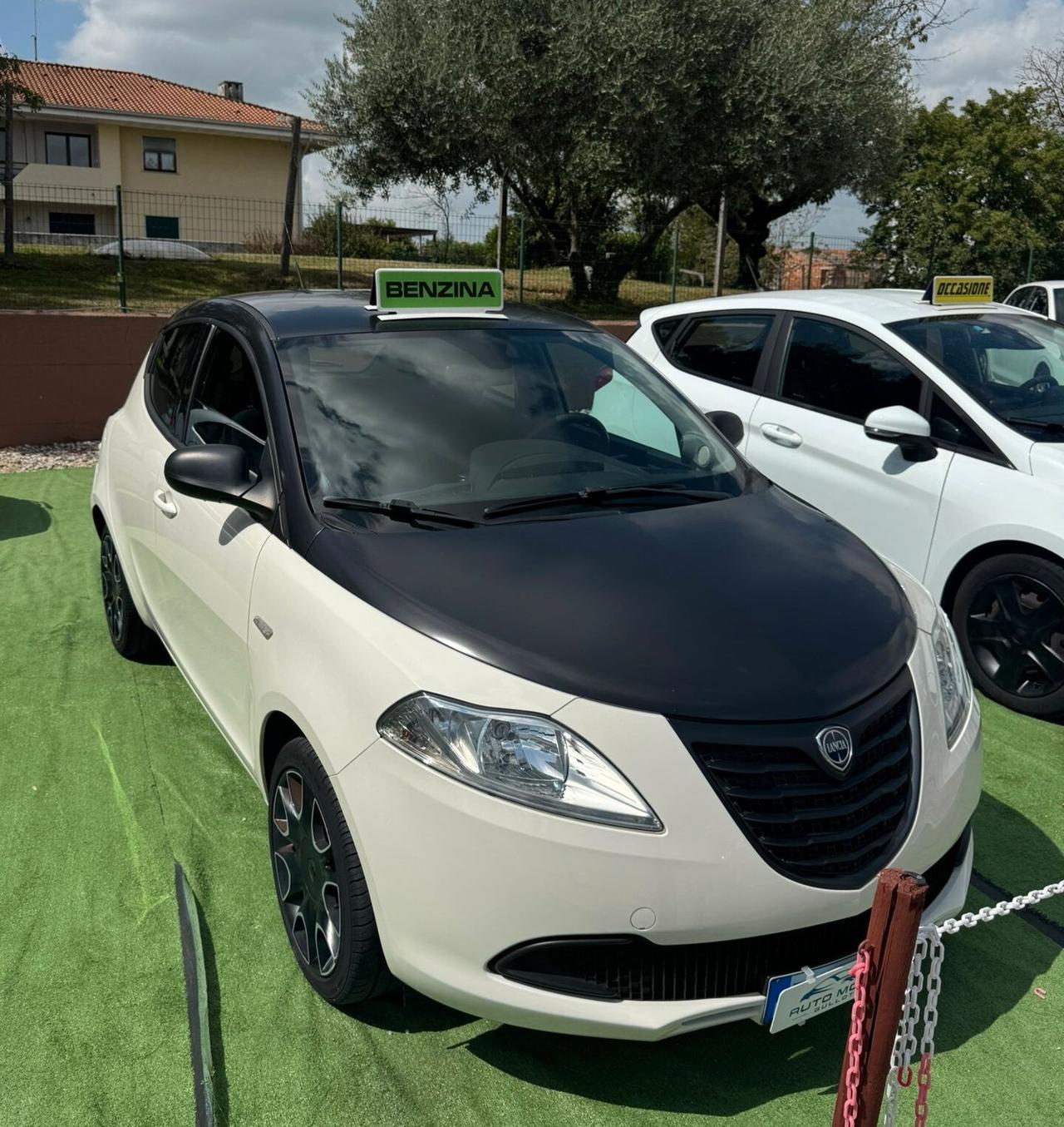 Lancia Ypsilon 1.2 69 CV 5 porte S Momodesign