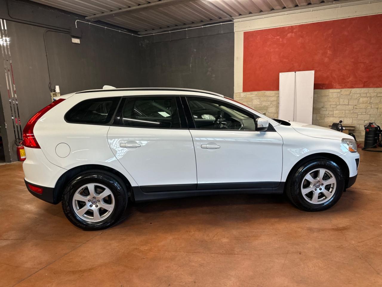 Volvo XC 60 XC60 D5 AWD Geartronic Kinetic