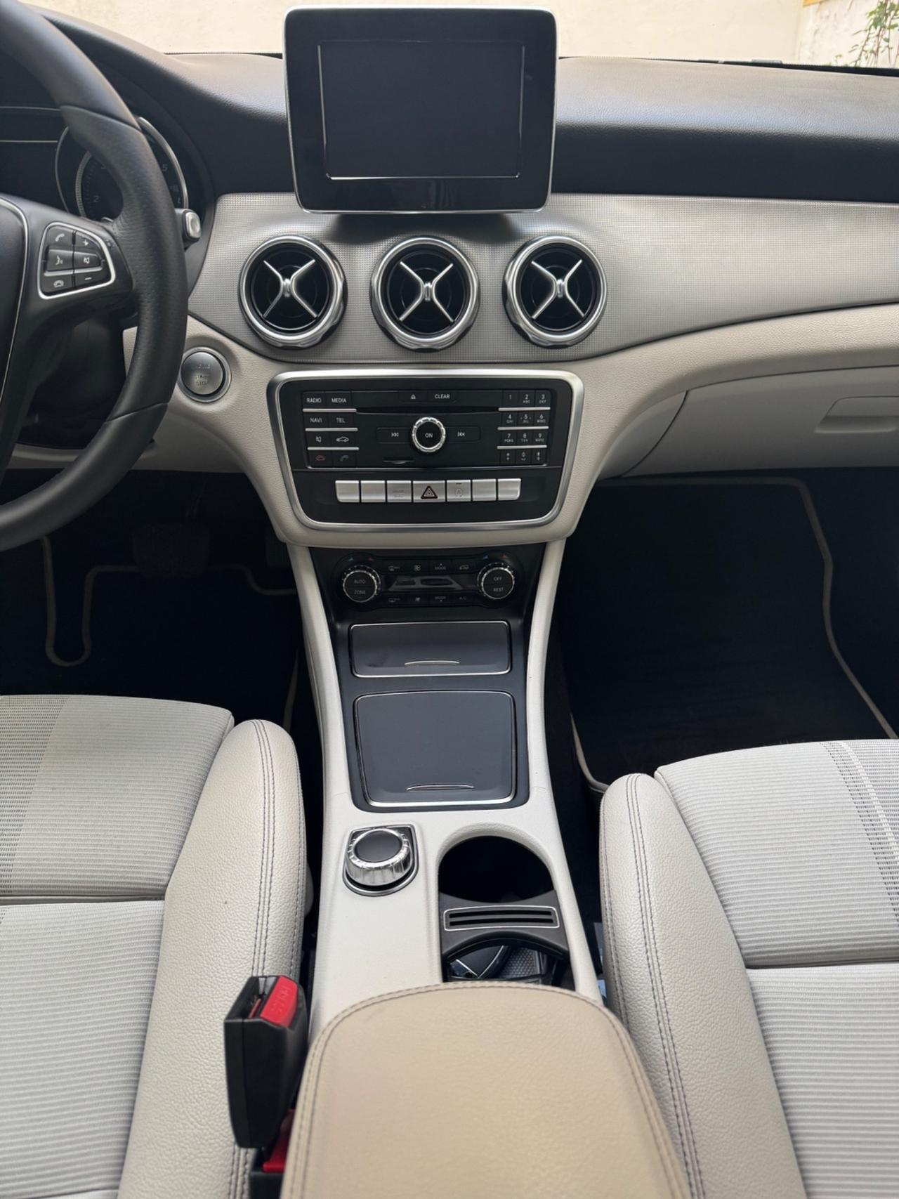 Mercedes-benz GLA 180 d Automatic Premium