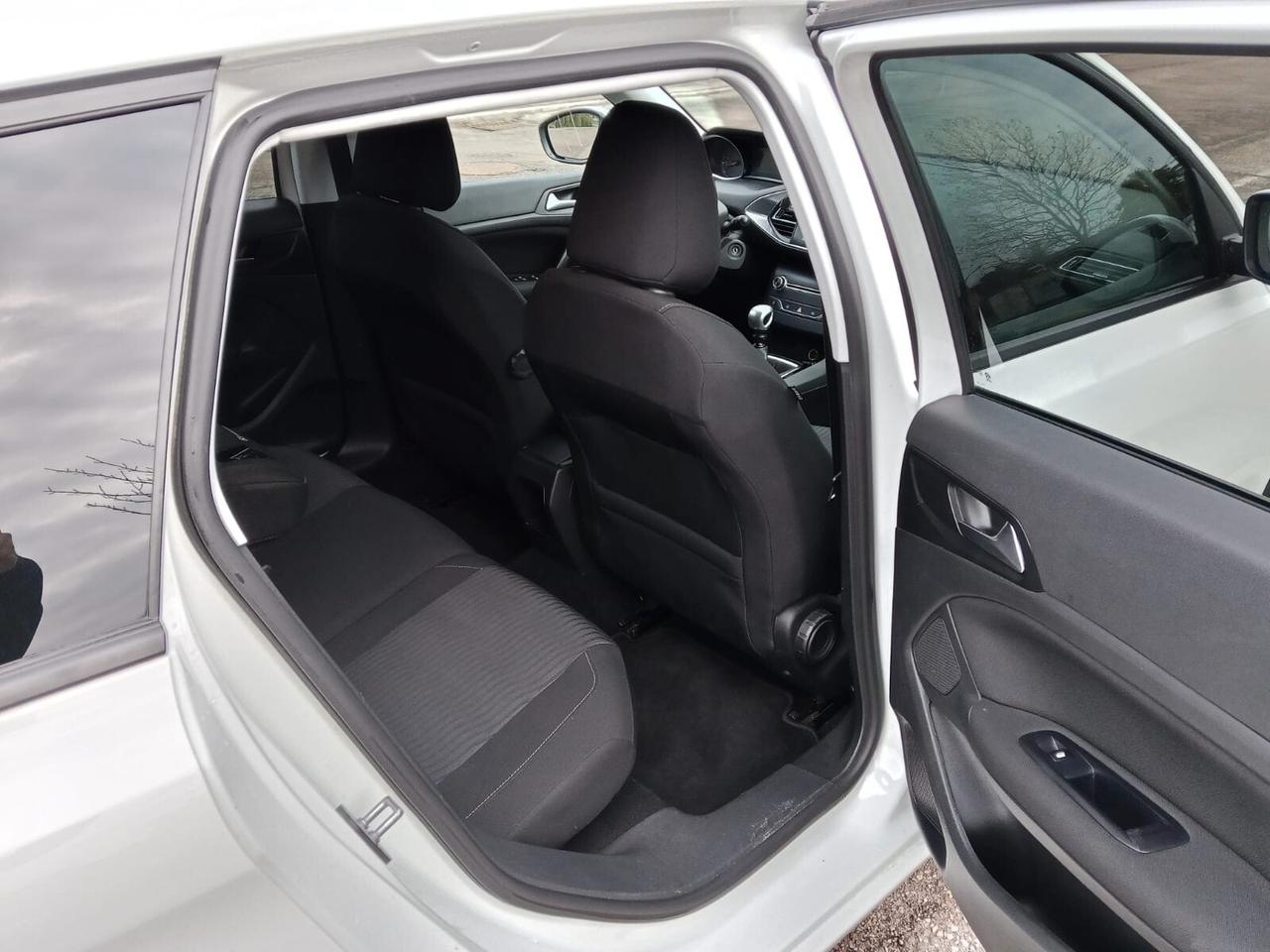 Peugeot 308 BlueHDi 120 S&S Business