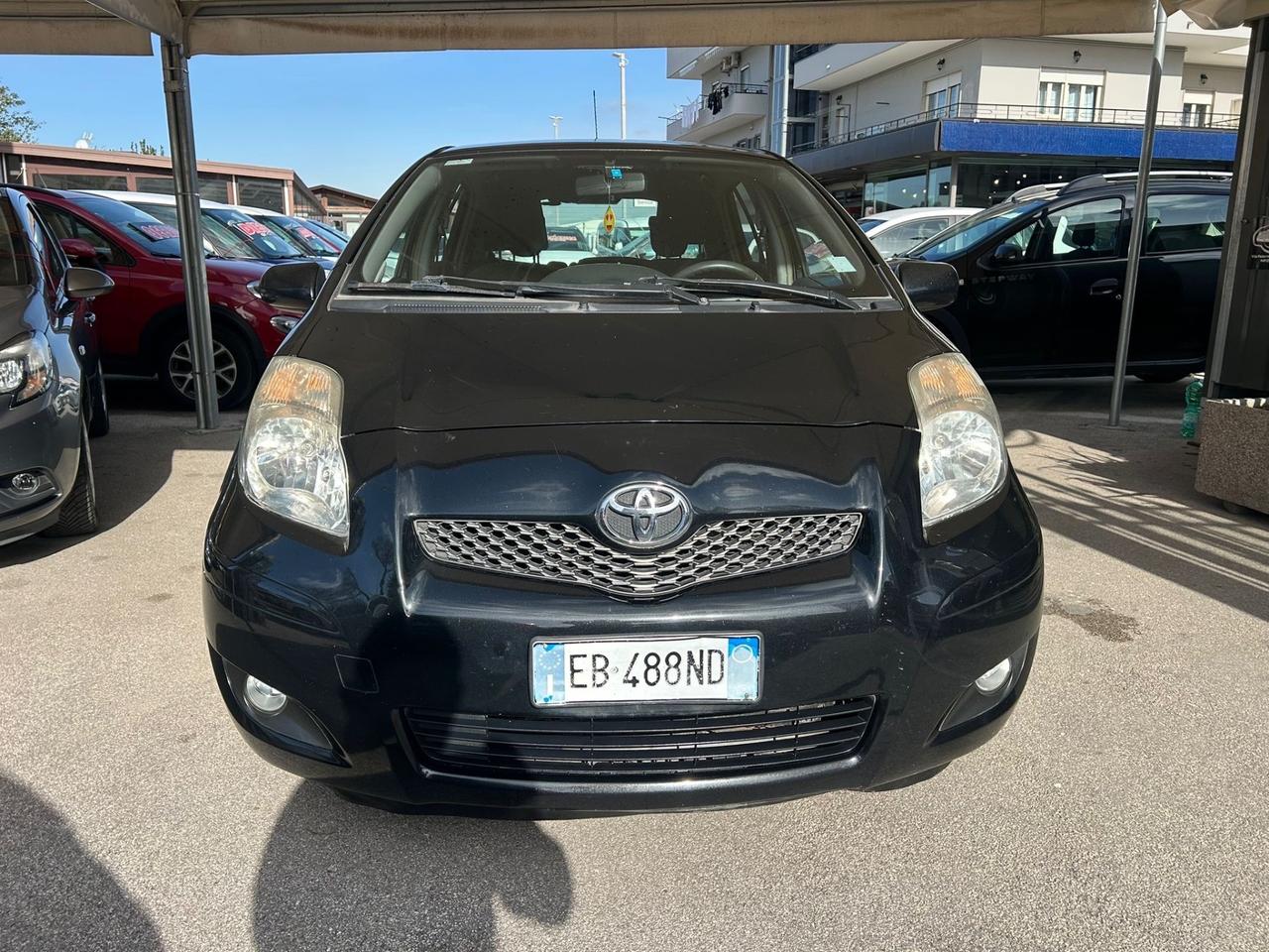 Toyota Yaris 1.0 5 porte Luxury pack