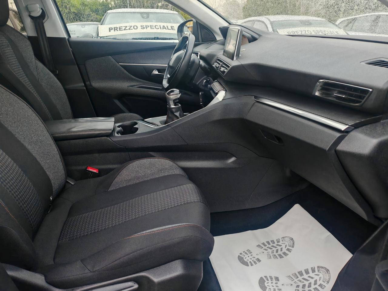 Peugeot 3008 15HDi Tetto navig led 2020