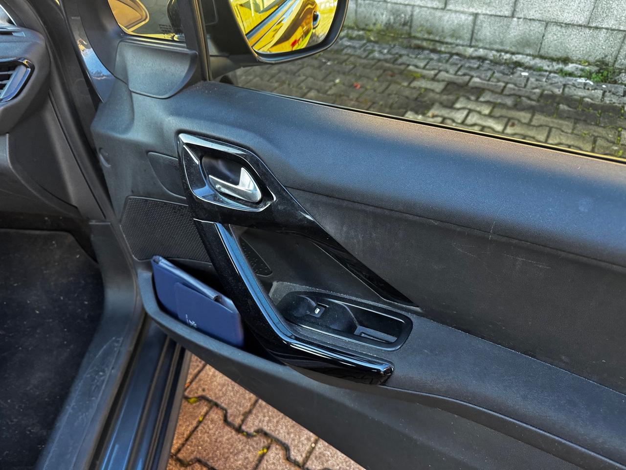 Peugeot 208 1.4 HDi 68 CV 3 porte Allure neopatentati