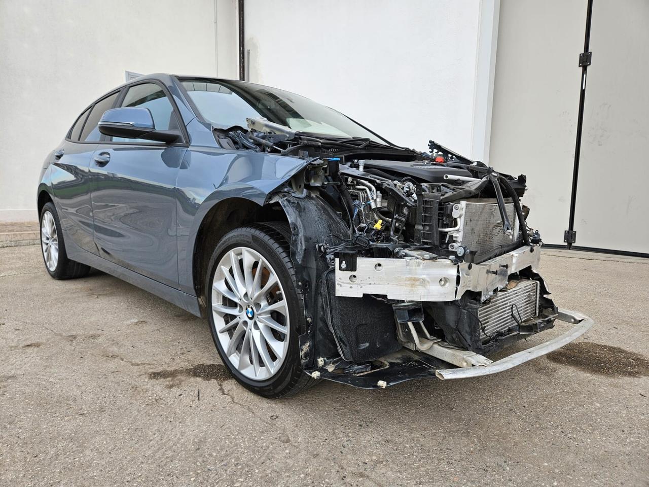 BMW 116d F40 auto START INCIDENTATA