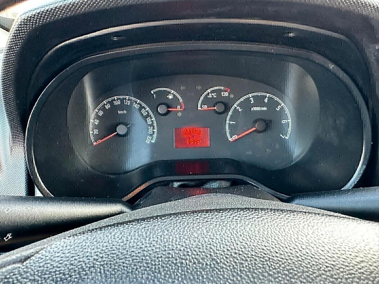 OPEL COMBO ANNO 2017 PRONTO ALL'USO! SUPER PREZZO!