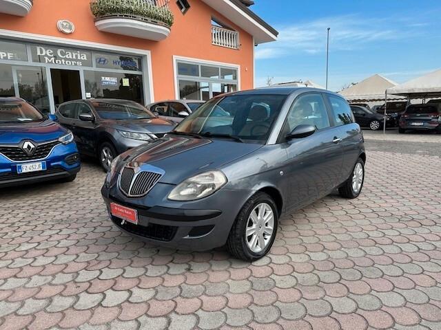 Lancia Ypsilon 1.2 16V Platino