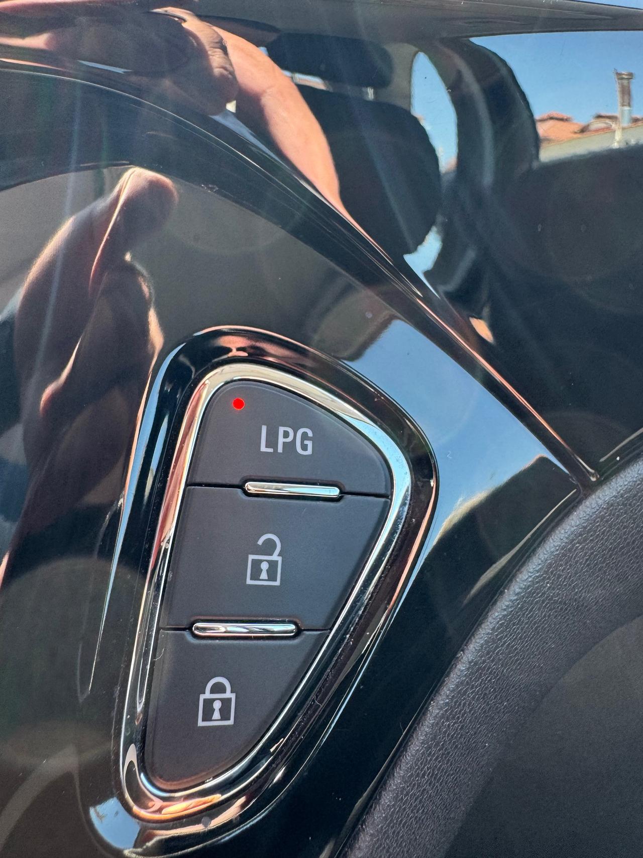 Opel Adam 1.4 Jam Gpl-tech 87cv E6