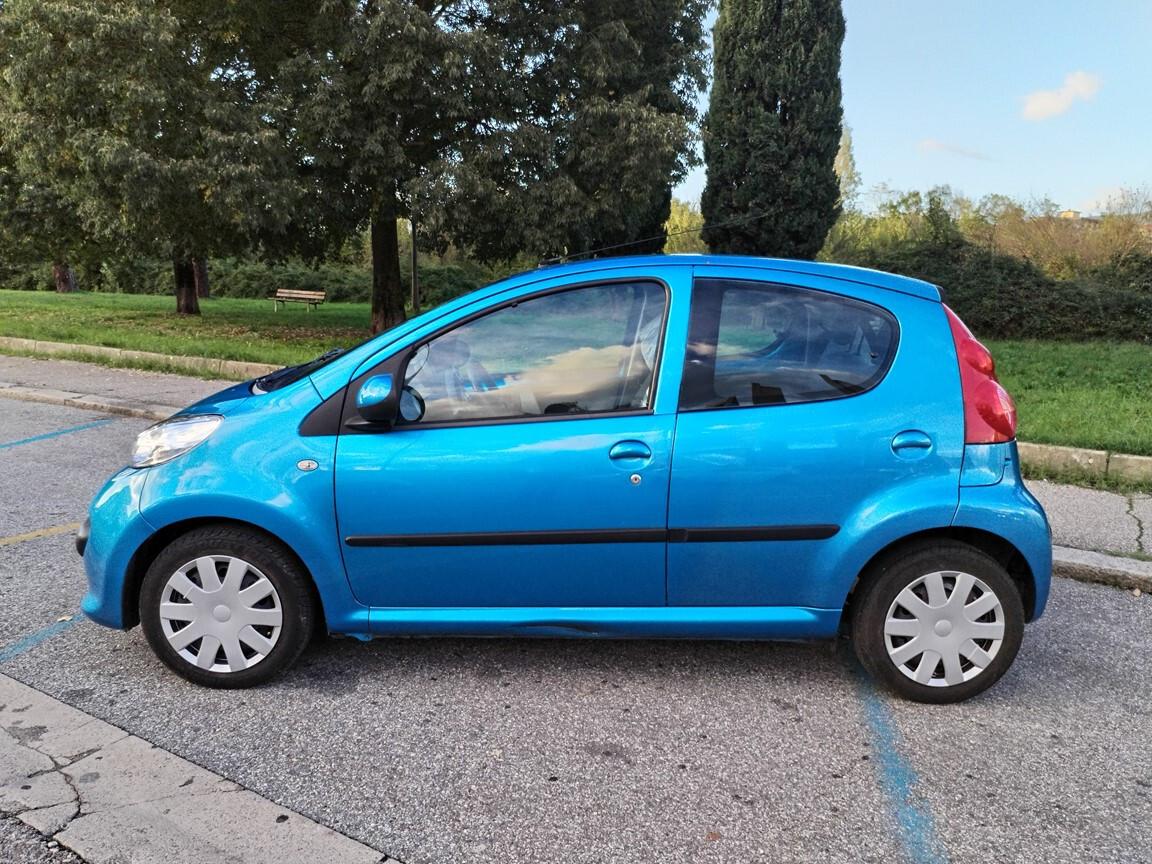 Peugeot 107 1.0 5p. Plaisir 77000km unipro anziana manutenzioni fatte full optionals