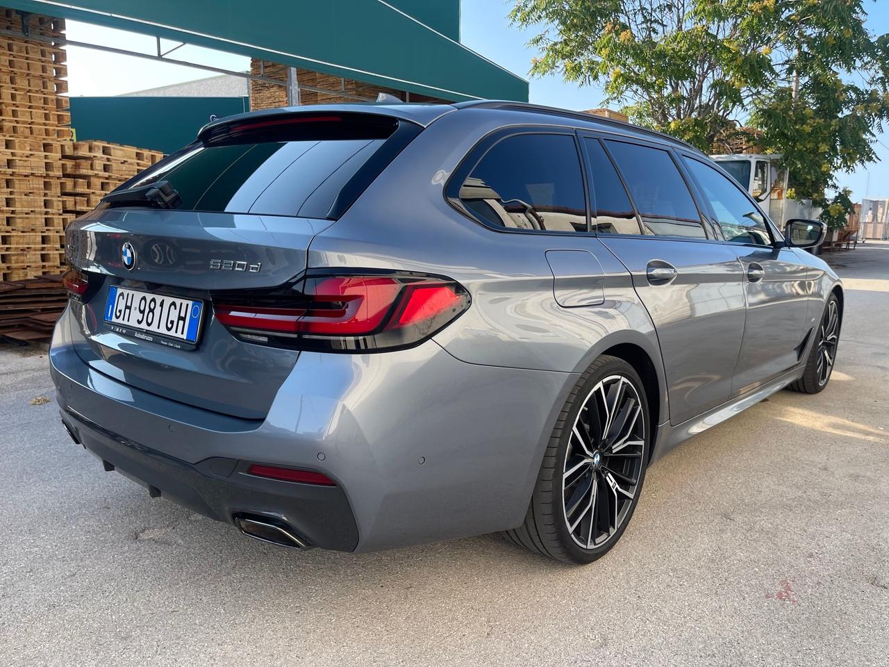 SOLO DA QUALITYCARS PESCARA : Bmw 520 520d 48V xDrive Touring Msport ibrida/diesel