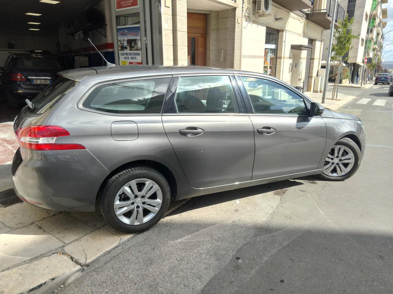 Peugeot 308 BlueHDi 130 S&S SW Tech Edition