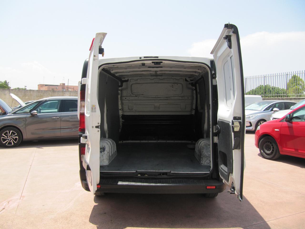 NISSAN NV300