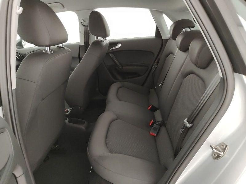 Audi A1 Sportback 1.6 tdi Admired s-tronic Sline esterno