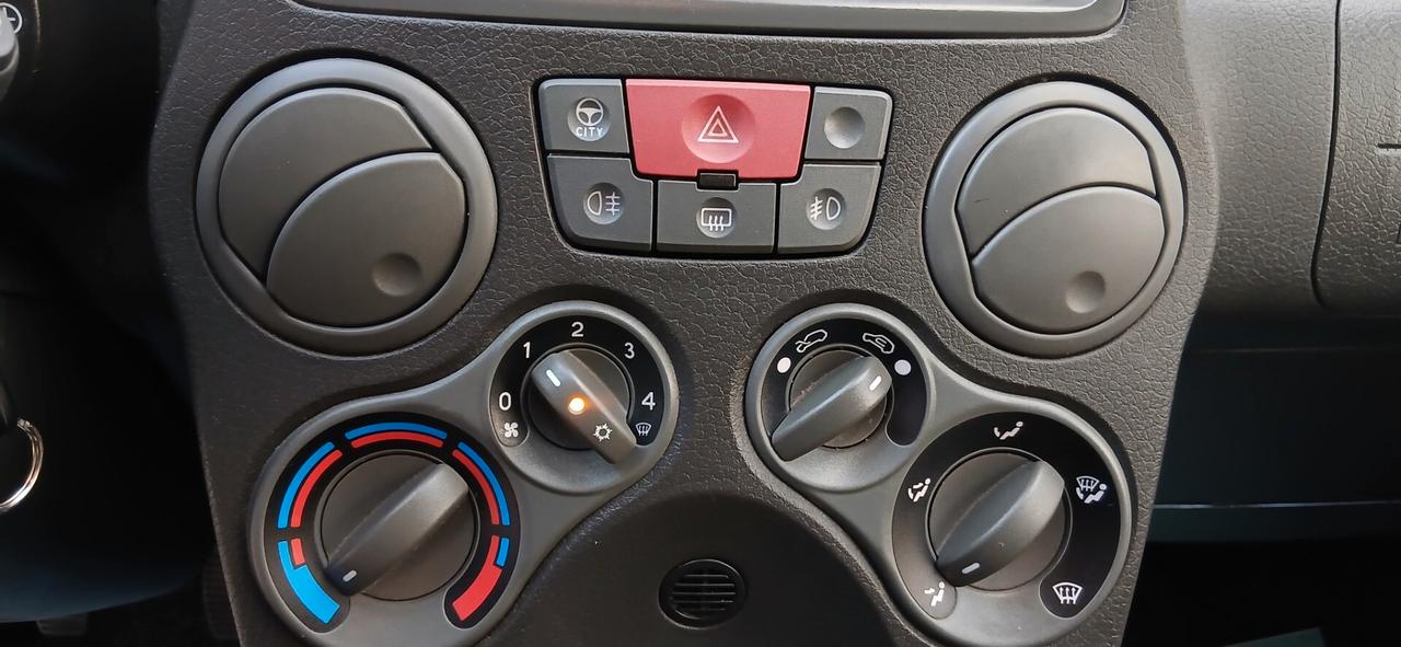 FIAT PANDA 1.2 EMOTION PARI AL NUOVO