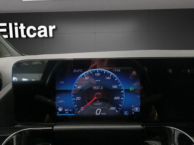 MERCEDES-BENZ GLA 180 Automatic Premium amg-line