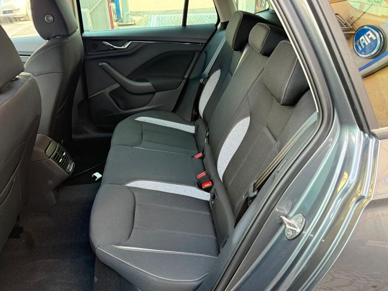 Skoda Kamiq 1.0 TSI 95cv KM O Black Dots