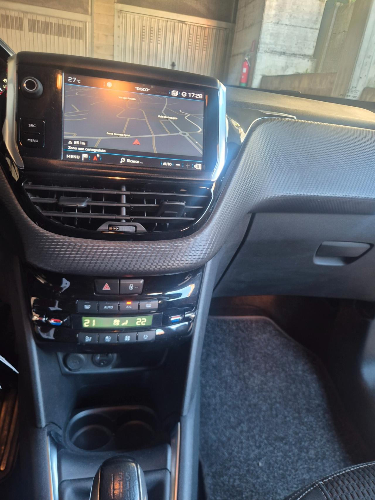 Peugeot 208 PureTech 82 5 porte Allure neo patentati