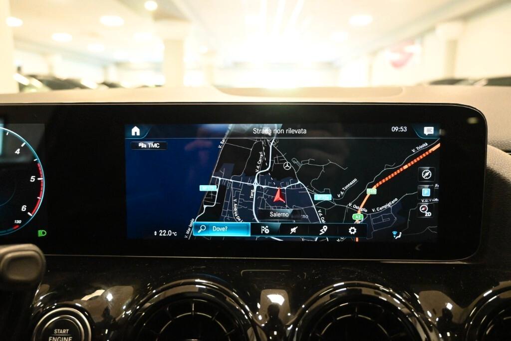 MERCEDES-BENZ GLA 180D 115CV AUTOMATIC BUSINESS SOLUTION ( DISTRONIC - TETTO PANORAMICO APR. - NAVI PREMIUM - PARK ASSIST - TELECAMERA POST. )