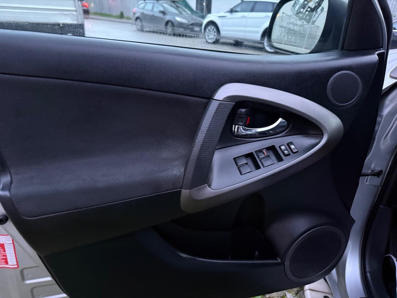 Toyota RAV 4 2.2 D-4D 150 CV DPF Exclusive