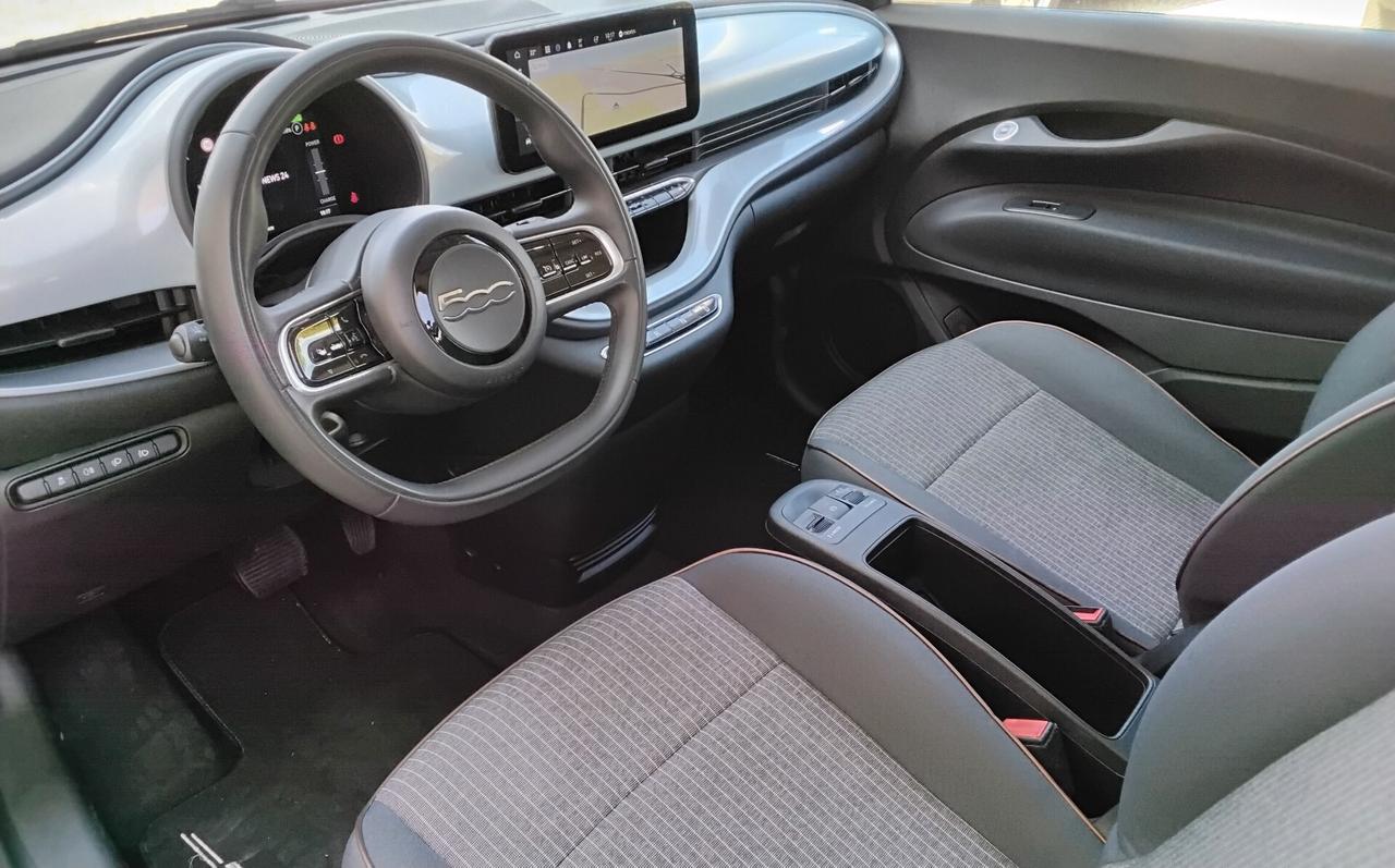 Fiat 500 500e Berlina 42 kWh La Prima