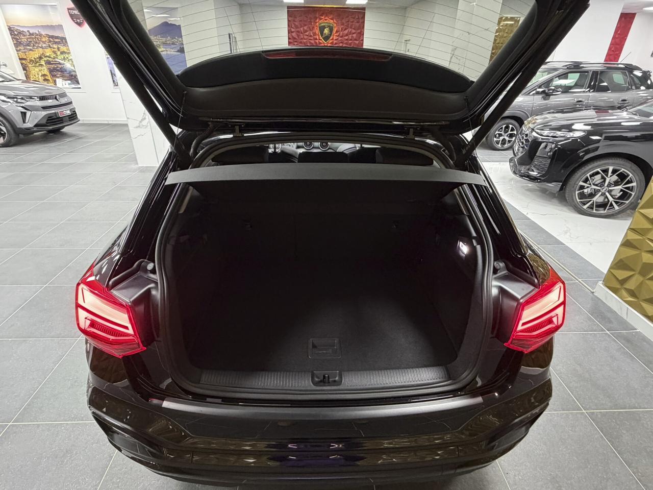 Audi Q2 30 TDI Identity Black S-Line