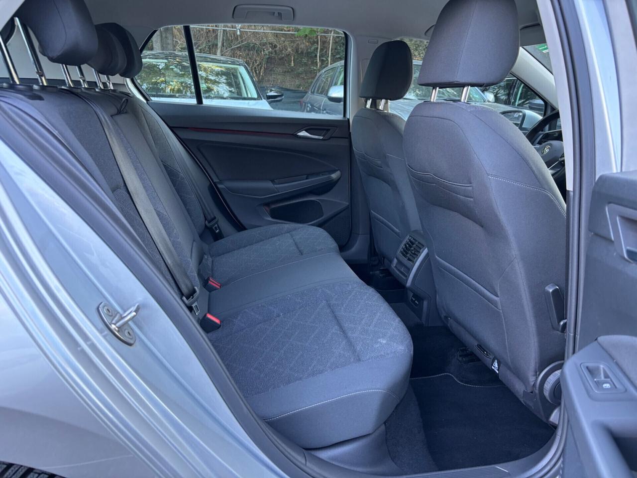 Volkswagen Golf 1.0 eTSI DSG HYBRID OK NEOPATENTATI
