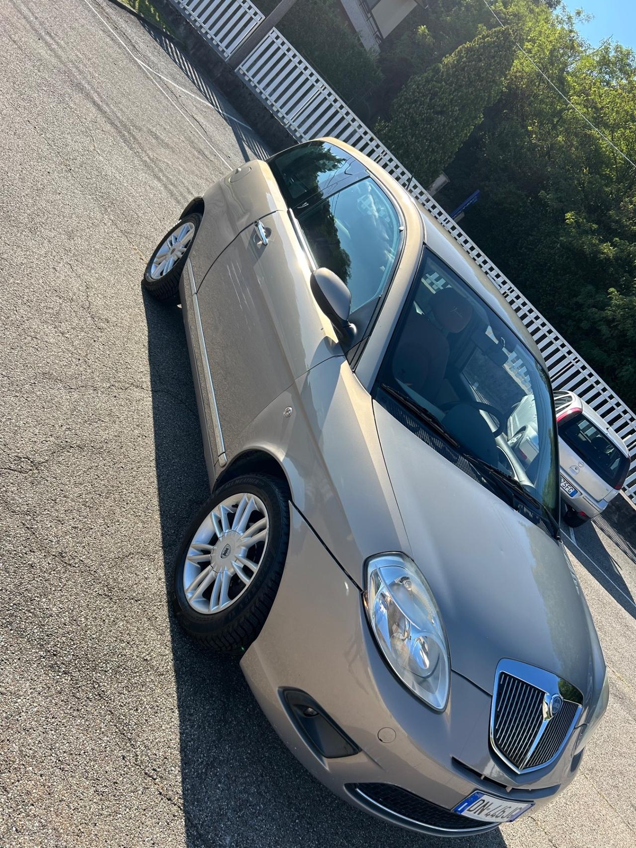Lancia Ypsilon 1.4 16V Sport MomoDesign