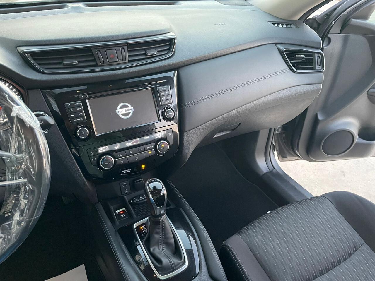 Nissan X-Trail dCi 4WD inserimento manuale