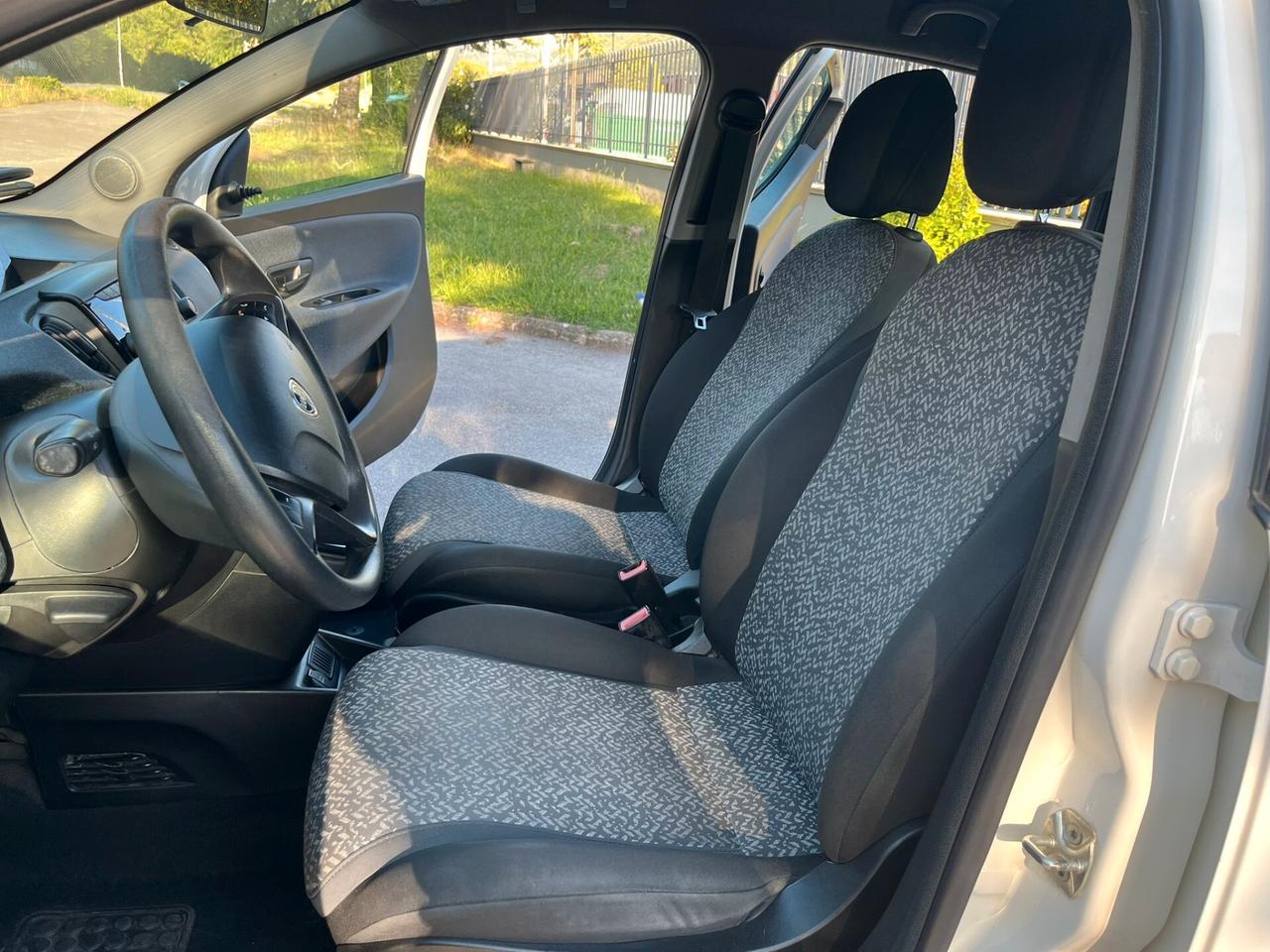 Lancia Ypsilon 1.2 69 CV 5 porte S&S Platinum