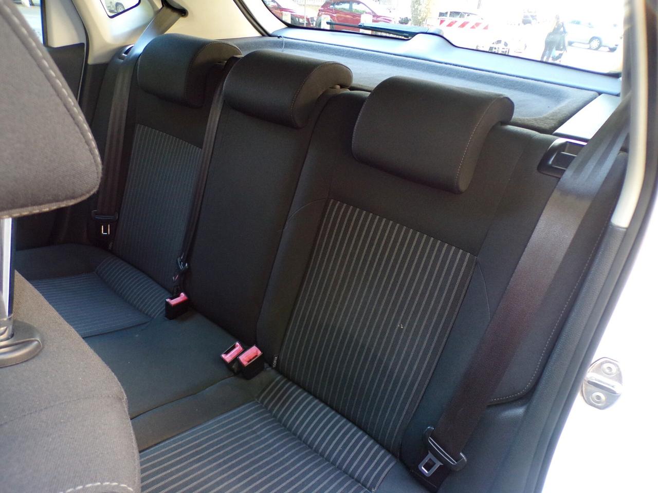 AUTO VOLKSWAGEN POLO 5P COMFORTLINE BI-FUEL DEL 2010 CON 227.500 KM