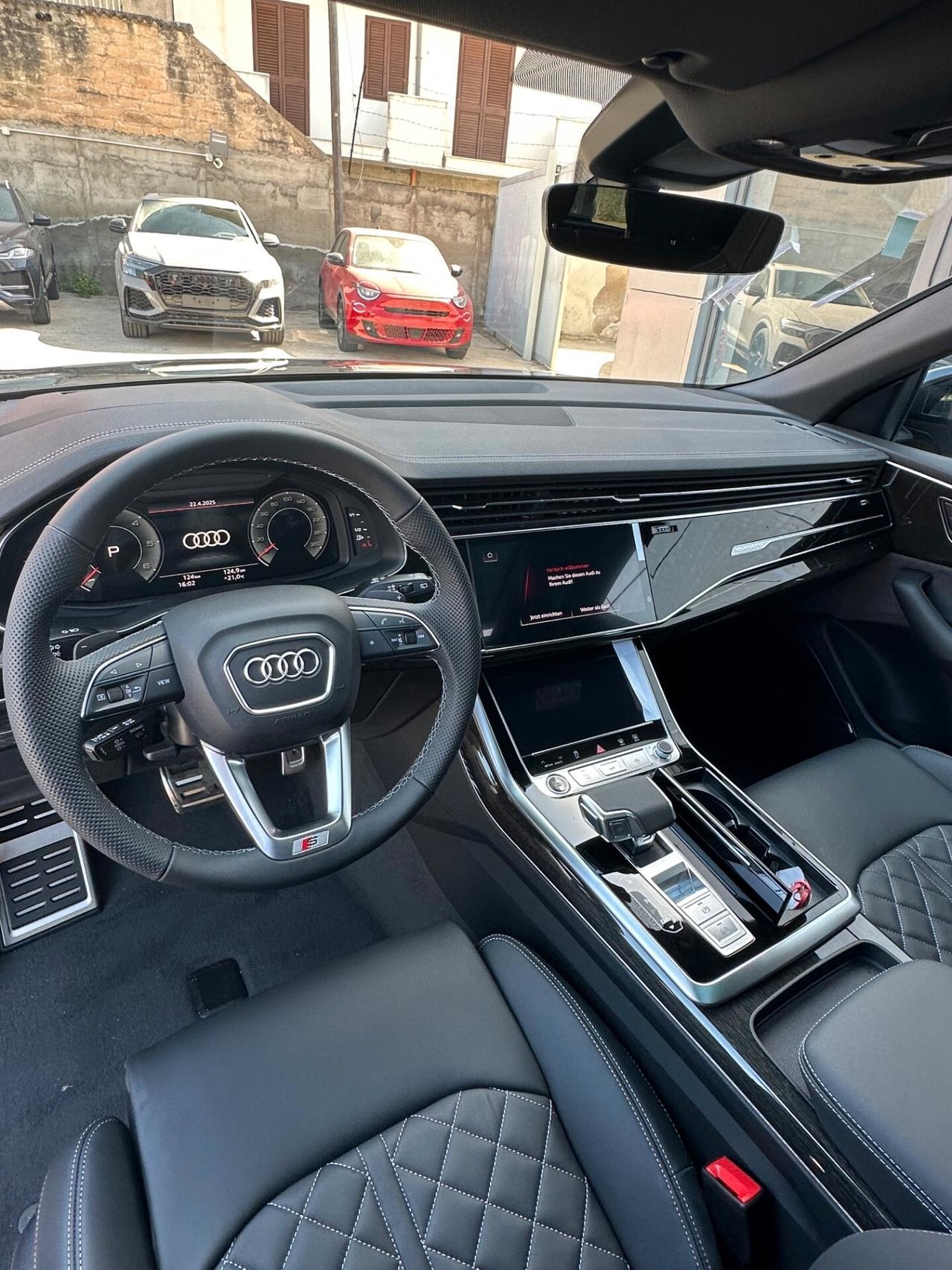 Audi Q8 50 TDI S-Line possibilità noleggio no scoring