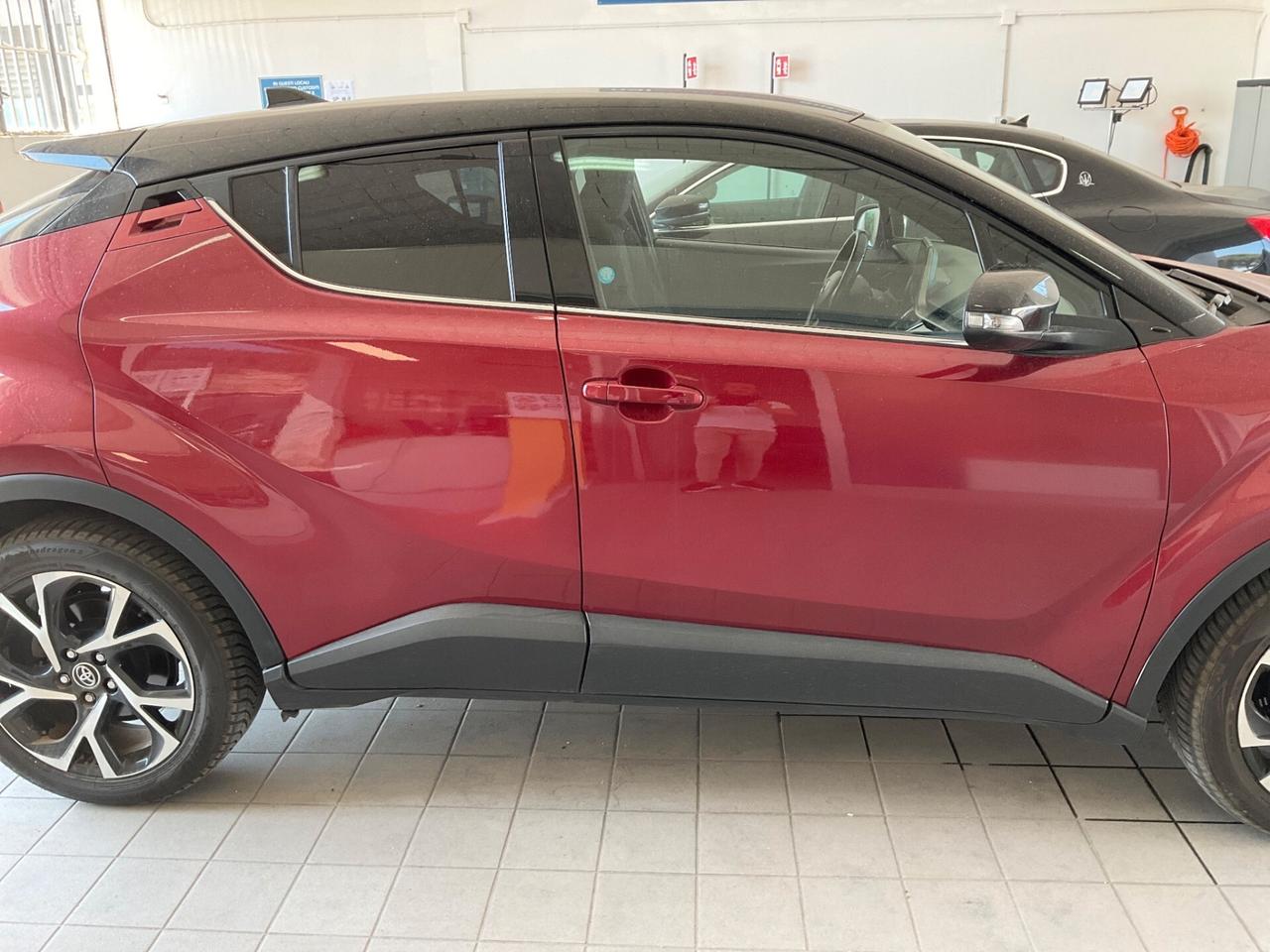 Toyota C-HR 1.8 Hybrid E-CVT Business (IVA ESPOSTA)