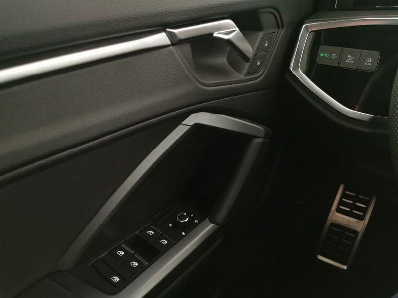 Audi Q3 45 2.0 tfsi Identity Black quattro 245cv s-tronic