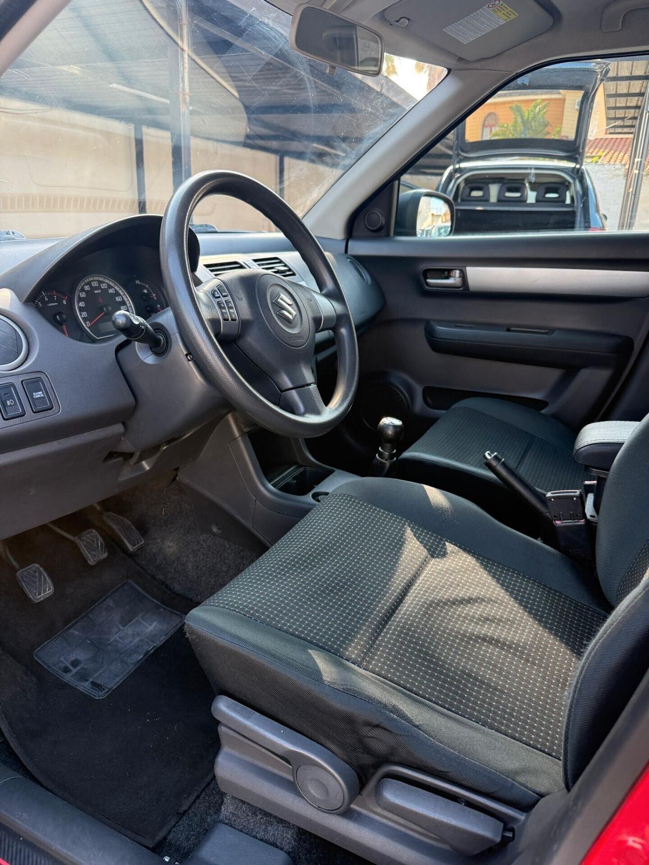 Suzuki Swift Sport Look – Benzina – Perfette Condizioni – Cerchi Neri – Occasione