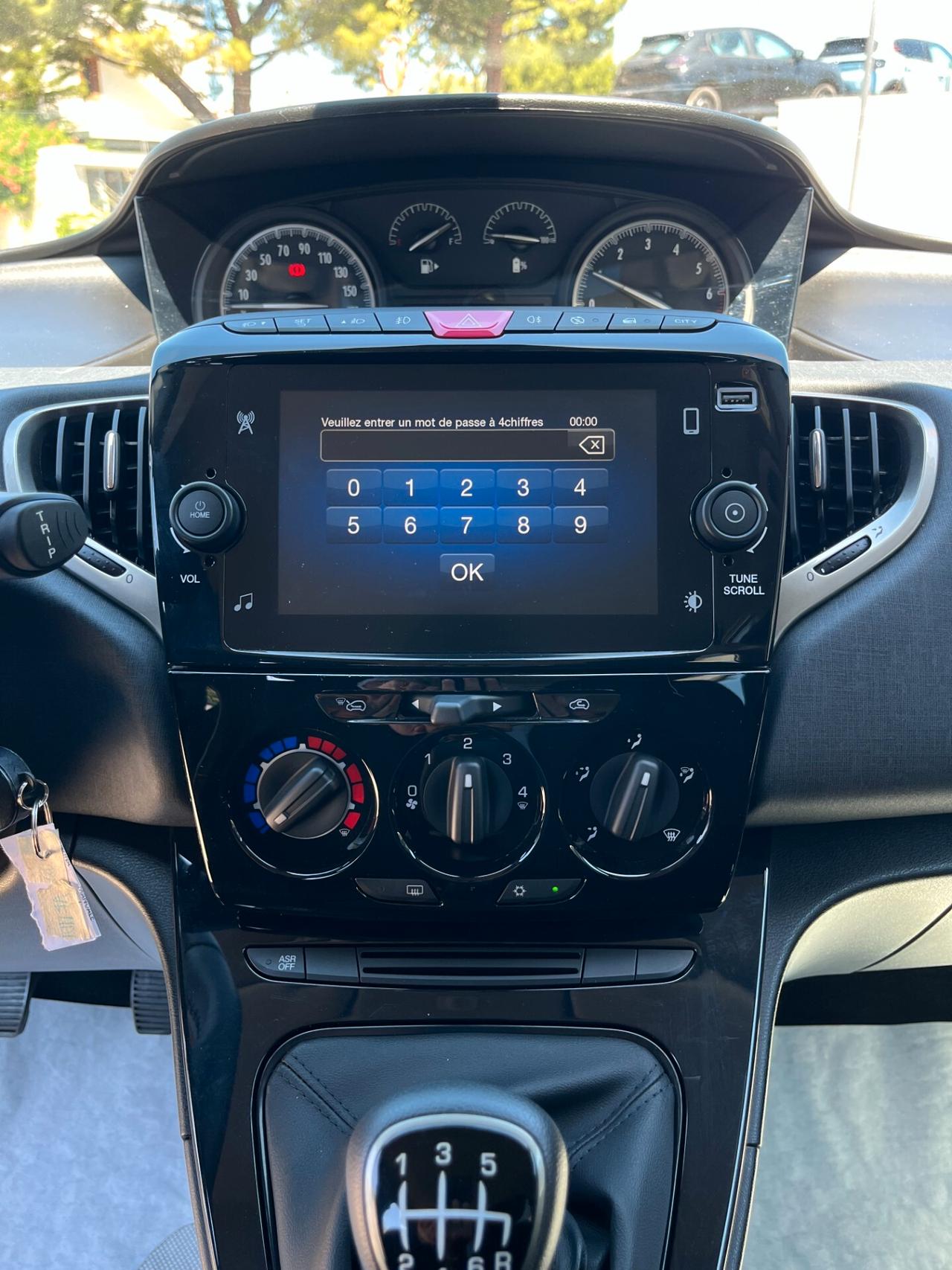 Lancia Ypsilon 1.0 FireFly 5 porte S&S Hybrid Gold