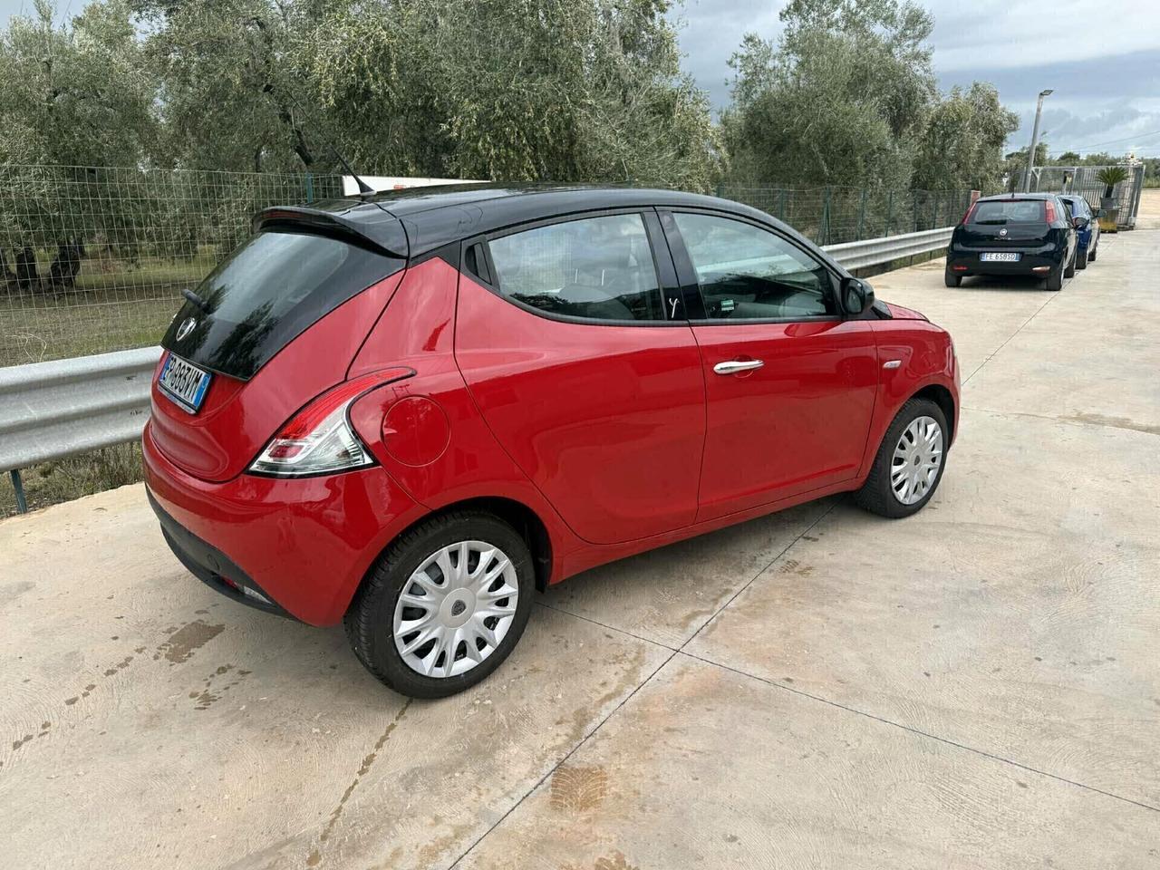 Lancia Ypsilon 1.2 69 96.000km **NEOP OK** 2013